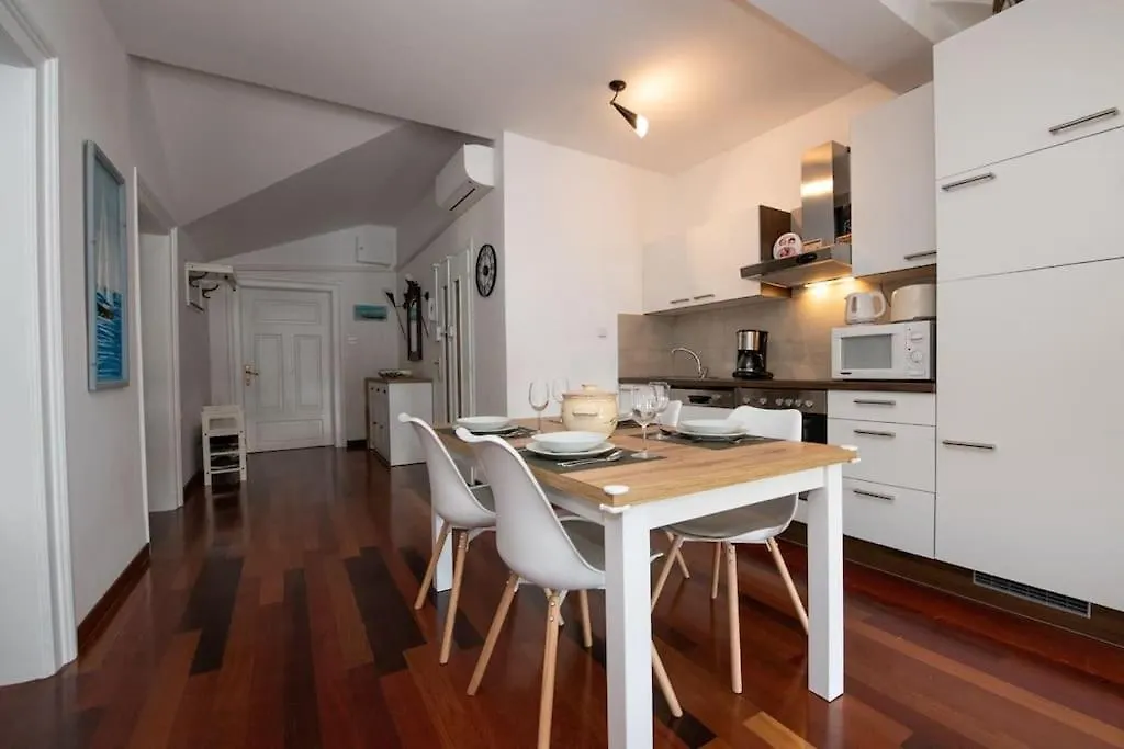 Villa Mascagni Modern Seaview Appartment Opatija